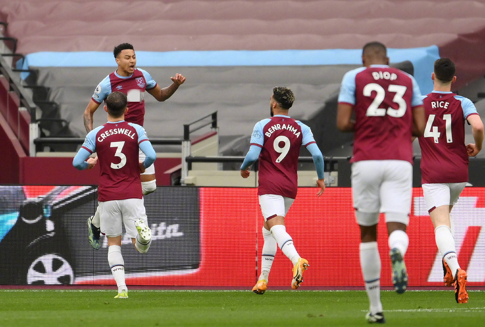 新华社：足协拥有联赛所有权监督权 中足联负责组织和运营.